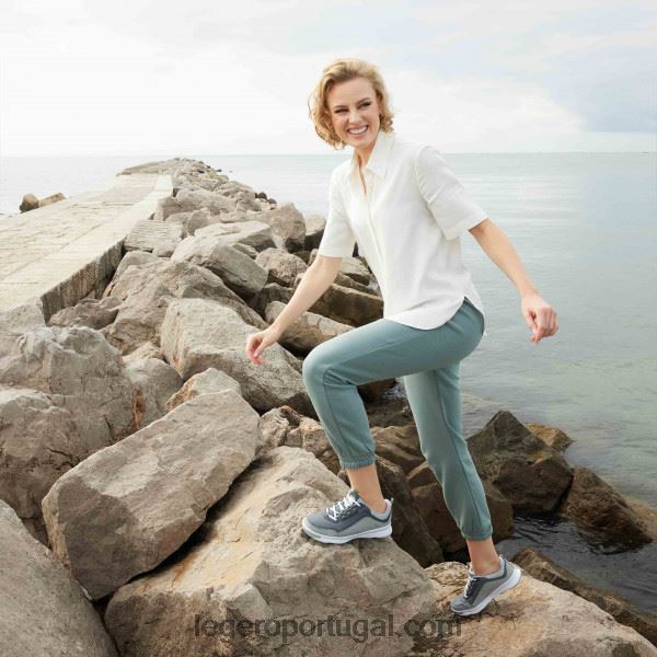 mulheres fumo pronto 2DDR109 Legero